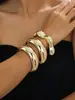 Conjunto de Anel e Pulseira Pigmento Dourado Estilo Europeu e Americano de 3 Peças com Design de Abertura Assimétrica, Pulseiras Empilháveis, Luxo Acessível e de Alta Qualidade