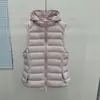 Jaqueta de Penas Pinghu 2026 Outono/Inverno Novo Estilo 90% Penas de Pato Branco Colete de Penas Canelado Curto com Capuz Slim Fit