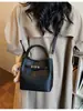 Bolso retro de moda para mujer, nuevo modelo primavera 2026, bolso de hombro y cruzado casual versátil de alta gama