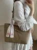 2026 Verano Nuevo Bolso Tote de Gran Capacidad para Viajes Cotidianos Estilo Coreano Simple Estilo Ins Bolso de Mano Cruzado al por Mayor Bolso para Mujer