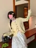 Cárdigan rojo para mujer, nuevo modelo 2026, abrigo suéter extremadamente elegante para principios de primavera, top exterior vintage en rosa