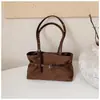 Bolsos de mano para mujer transfronterizos, nueva colección de otoño 2026, bolso de hombro de nicho de lujo ligero de alta gama, gran capacidad para el trabajo y los desplazamientos