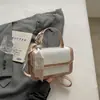 Bolso de mujer de alta gama más vendido transfronterizo, nuevo bolso de hombro de moda simple de nicho texturizado, bolso de mano y bolso cruzado elegantes