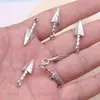 Novo pingente de mini arma de flecha simulada estilo vintage Componente de acessório de roupa e orelha em liga de zinco para DIY