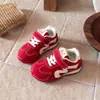 Sapatos de Bebê de Couro 2026 Outono Novidades Sapatos Esportivos Unissex para Crianças Sola Macia Antiderrapante Sapatos para Caminhada de Bebês e Crianças Pequenas