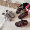 Zapatillas de entrenamiento retro alemanas para niñas, nuevo modelo primavera y otoño 2026, zapatillas deportivas para niños, zapatillas casuales versátiles con cordones