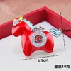 Lindo y Creativo Broche de Poni Rojo con Diseño de Goteo de Aceite, Simple y Versátil, Broche de Pin de Poni con Bolsa de Dinero de la Suerte