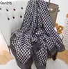 Venta al por mayor de fábrica Nuevo bufanda larga de playa satinada Li Jin 90*180 estampada estilo coreano chal de seda artificial