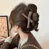 Nuevo pasador de pelo de felpa 2026 para mujer, tamaño grande, seguro para recogidos, pinza de tiburón, versátil para otoño e invierno, accesorio de pelo color café, al por mayor
