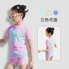 Traje de Banho Infantil Happy Yuan para Meninas, Duas Peças com Gradiente Arco-Íris, Alta Elasticidade, Amigo da Pele, Respirável, Secagem Rápida, Traje de Banho para Férias e Fontes Termais