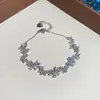 Pulsera de Flor con Circonita Bañada en Oro Real de 18 Quilates, Lujo Accesible, Pulsera de Gama Alta, Retro, Exquisita, Joyería de Mano Moderna y Elegante para Mujeres