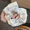 Elástico de cabelo suave e versátil para sair, scrunchie modelo novo 2026 estilo coreano, tiara de renda feminina com senso de atmosfera, atacado