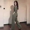 Conjunto elegante hecho a medida para mujer inspirado en la ropa de trabajo: un nuevo y elegante conjunto de camisa con cuello en V y pantalones de pierna ancha