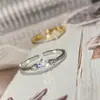 Anillo de cristal de ágata Río Estelar de color rojo pequeño Versa para mujer bañado en oro incrustado simple moda anillo de boca abierta Suministro en vivo