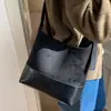 Bolsa Saco Retrô Estilo Coreano com Recortes para Mulheres 2025 Nova Moda Grande Capacidade Bolsa Tote para o Dia a Dia Bolsa Transversal