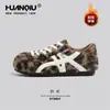 Tênis de Treino Alemão com Solado Grosso e Estampa de Leopardo Global para Mulheres 2025 Inverno Novo Estilo Sapatos de Algodão Quentes com Pelúcia Mocassins Fofos e Robustos