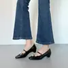 Versão em couro macio! Sapatos Mary Jane Quadrados Pequenos Elegantes em Tom Prata Estilo Francês para Mulheres, com Design Estiloso, Corte Baixo, Lantejoulas e Uma Única Tira