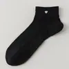 Calcetines Finos Transpirables Bajos para Mujer, Verano Hielo Enfriamiento Patrón de Corazón Huecos Invisibles, No Aprietan los Pies, Versátiles de Algodón, Calcetines de Media Pantorrilla