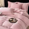 Juego de cama de cuatro piezas estilo Chanel, terciopelo de leche mate para invierno, bordado, engrosado, forro polar de doble cara, alta densidad, funda de edredón 4