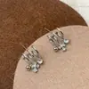 Brincos Minimalistas de Alto Padrão Estilo Vintage de Nicho para Mulheres, Pequenos e Simples, Moda Versátil, Brincos de Tarraxa com Pingente de Cruz