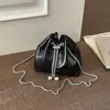 Bolsa de balde com corrente de pérolas bolsa de ombro única personalizada com cordão mini bolsa feminina verão nova sensação de alto padrão bolsa transversal transfronteiriça