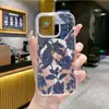 Capa de Celular Azul e Branca Estilo Chinês Novo com Flores e Fixação Magnética para iPhone 16/17 Pro, Capa Protetora Transparente Rígida