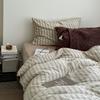 Conjunto de Cama Simples de Veludo Leite Listrado Quatro Peças para Outono e Inverno, Capa de Edredom Forrada com Lã, Conjunto de Três Peças Quente de Coral Fleece para Dormitório Estudantil