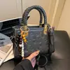 Bolsas Populares Transfronteiriças para Mulheres 2025 Nova Inverno Versátil Alta Qualidade Nicho Casual Ombro Transversal