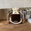 Bolsa de Ombro Único Transversal Elegante de Design Nicho Texturizada com Corrente e Contas Nova Tendência Outono 2026