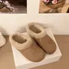 2026 Cálidas Moda Algodón Felpa Retro Forradas Otoño Invierno Casual Suela Gruesa Versátiles Pantuflas Pantuflas de Piel para Exteriores Mujer Cómodas
