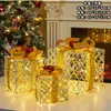 Decoración navideña arte en hierro caja de regalo luminosa juego de tres piezas adorno de exhibición arreglo de escena de árbol de Navidad