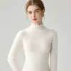 Camisa base de tricô com gola alta e acabamento franzido para outono e inverno, suéter de manga longa, macio e amigável à pele, top interno elegante para mulheres