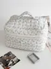 Bolsa de Maquillaje Floral Blanco y Negro Noche Oscura Bolsa Sencilla para Guardar Cosméticos Estilo Girly Pequeña Fresca Portátil Bolsa de Maquillaje para Estudiante
