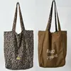 Bolsa de Ombro de Veludo Cotelê com Estampa de Leopardo Nova Coreana Dupla Face Casual Grande Capacidade Retro Bolsa de Axila Bolsa Tote Casual para o Dia a Dia Feminina