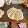 Shorts de verano para niñas, ropa de bebé elegante, pantalones bombachos con volantes de encaje únicos y modernos estilo coreano, pantalones cortos ajustados tipo falda