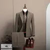 Novo Terno Masculino de Outono para Jovens com Lapela Pontuda, Estilo Gentleman de Negócios, Corte Padrão, Três Peças para Trabalho e Formalidades de Negócios