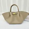 Bolsa de Mão de Couro Genuíno com Design de Asa para Mulheres, Atacado da Fábrica de Guangzhou, Bolsa Grande para o Dia a Dia para Mulheres, Em Estoque