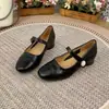 Nova Coleção Primavera/Outono 2026 Sapatos Mary Jane Retrô Cor Marrom Claro Bico Quadrado Decote Baixo Fivela de Pérola Couro Macio Solado Macio Sapatilhas Confortáveis