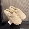 Novas Chinelos de Exterior com Aquecimento de Lã 2026 Bico Fechado Meio Chinelos Sapatos Femininos Chinelos Internos de Pelo Lã de Cordeiro Outono/Inverno Fundo Plano