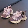 Zapatos de papá transpirables de suela blanda estilo coreano para niños, nuevos zapatos deportivos para niños de primavera y otoño, zapatillas de correr ligeras de moda para niñas