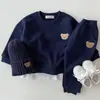 Estilo coreano ins Suéter de algodón con cuello redondo de oso para bebé recién nacido y niño pequeño Conjunto deportivo Casual de dibujos animados para bebé Conjunto de dos piezas