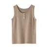 Sencillo pero elegante: un chaleco de cachemira para mujer con cuello redondo, cuello semiabierto, diseño sin mangas y detalles de punto abotonados, un suéter versátil con tirantes