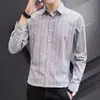 Camisa de manga larga a rayas, camisa de moda para hombre de primavera y otoño, nuevo top casual estilo coreano, prenda de abrigo para hombre