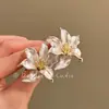 Pendientes Azules Klein con Flor, Modelo Nuevo 2026, Pendientes Florales con Diamantes Brillantes, Moda de Nicho, Pendientes Elegantes para Mujer