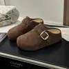 Sandálias Slip-On Estilo Birkenstock com Plataforma, Aumentadoras de Altura, Bico Fechado para Mulheres Baixas, Adequadas para Uso Externo, Coleção Primavera/Verão 2026, Fáceis de Calçar, Sola Macia, Sapatos Muito Estilosos