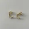 Brincos Torcidos em Forma de C Estilo Japonês e Coreano para Mulheres, Brincos de Nó com Design Único de Nicho de Luxo Leve, Acessórios de Orelha Versáteis Elegantes e Simples