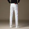 Calça jeans branca de alta qualidade italiana para homens, nova tendência outono/inverno 2026, corte reto slim fit, calça casual