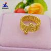 Anillo de flor de coche de seis líneas chapado en oro y latón al por mayor, joyería de cobre galvanizado al vacío, joyería de oro de imitación, anillo de dedo cerrado para damas
