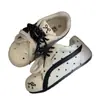 Estilo coreano design lactado macio padrão de estrela preto e branco sapatos de lona versáteis femininos 2026 verão novo sapatos de pão estilosos