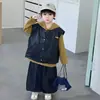 Conjunto de Ropa de Otoño para Niños 2026 Nuevo Elegante Chaleco para Bebé Conjunto de Tres Piezas Sudadera Estilo Coreano Ropa para Niños de Primavera y Otoño